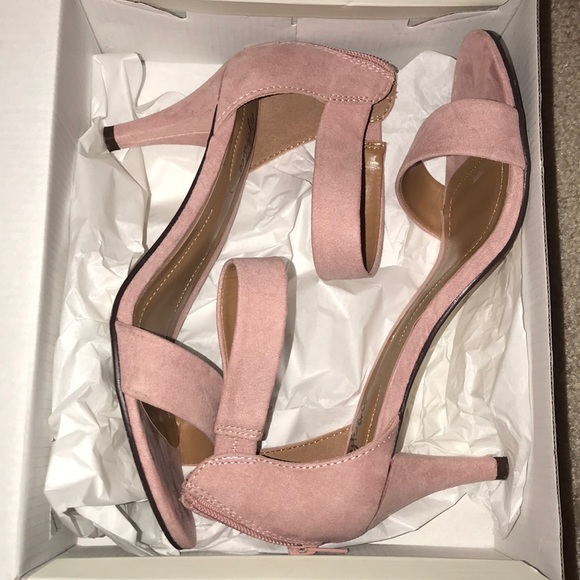 Pink heels - Picture 3 of 3